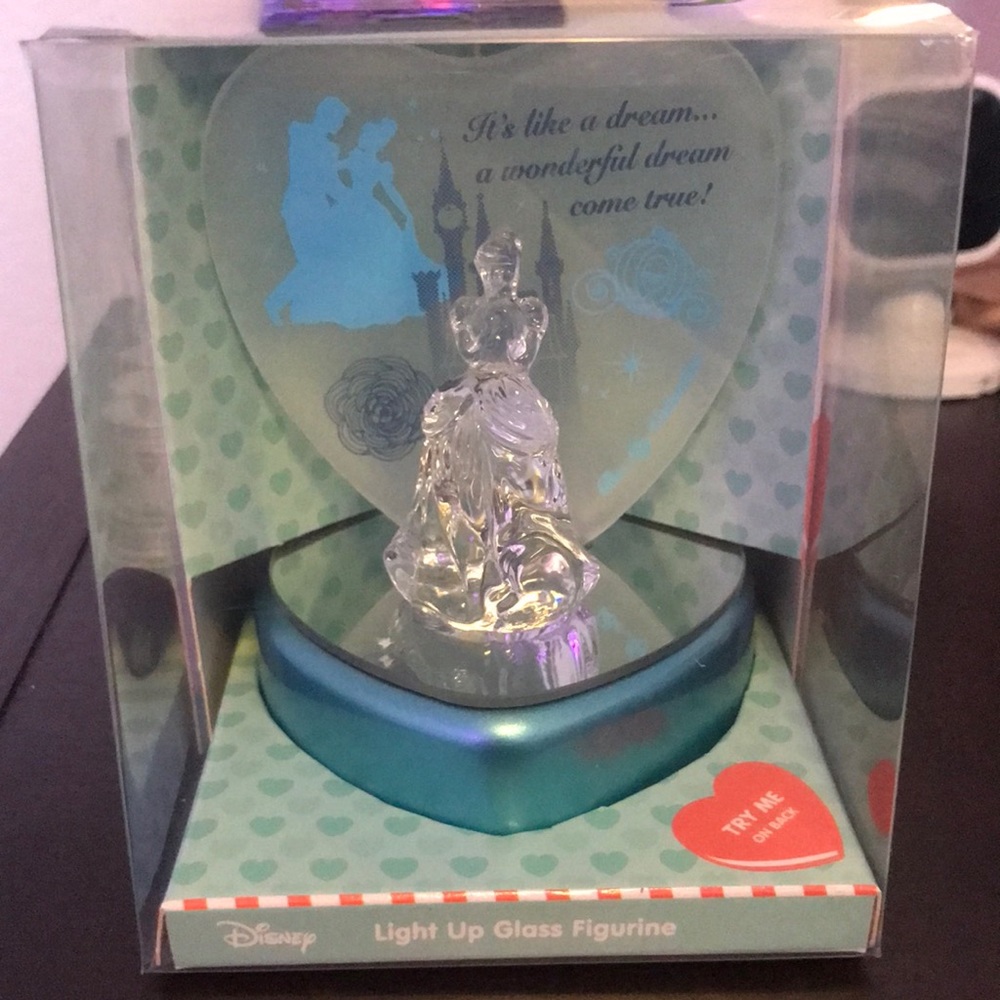 DISNEY GLASS LIGHT UP CINDERELLA FIGURE